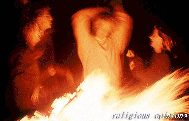 Hold en Beltane Bonfire Rite (gruppeseremoni)-Paganisme og Wicca