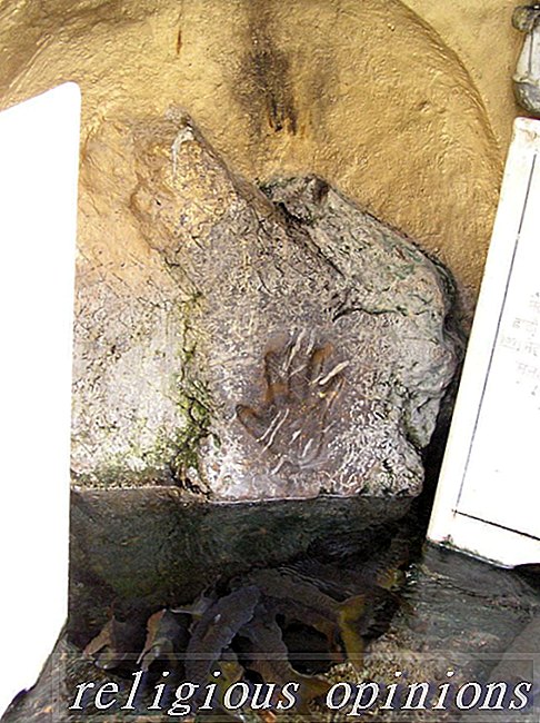 طبعة اليد لجورو ناناك في صخرة بانيا صاحب-السيخية
