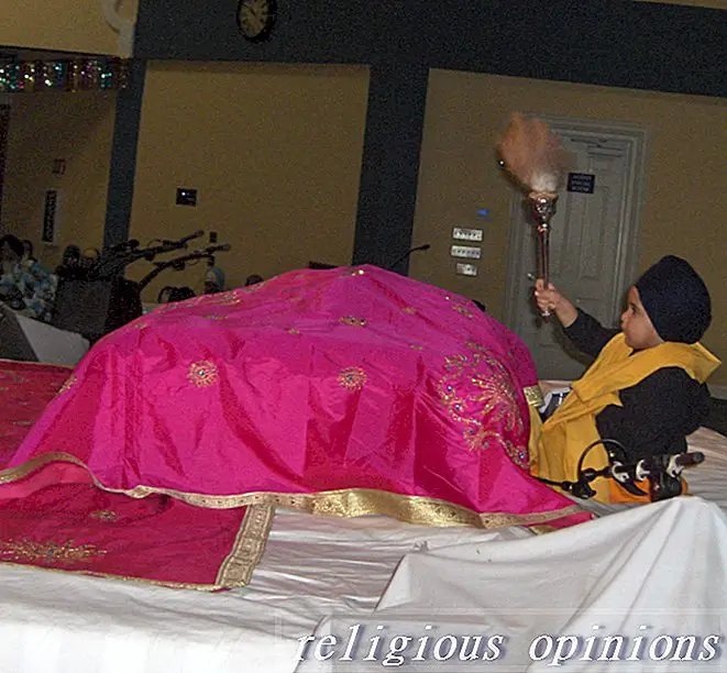 Chaur Sahib Definido: Whisk Acenando Alto Over Head-Sikhismo